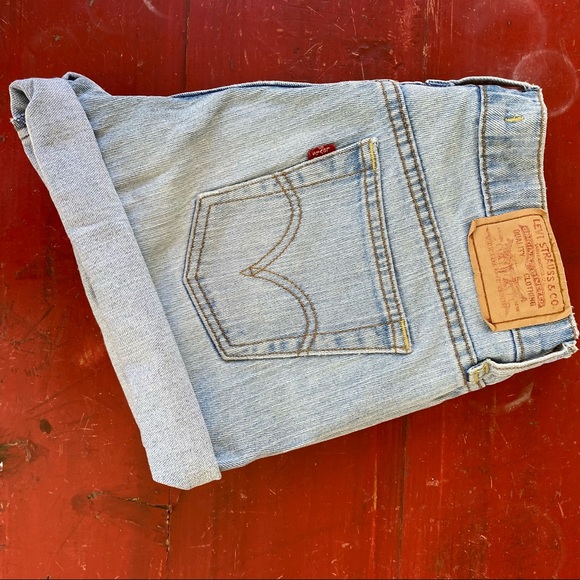 Classic Levi’s Denim Shorts - Picture 5 of 6
